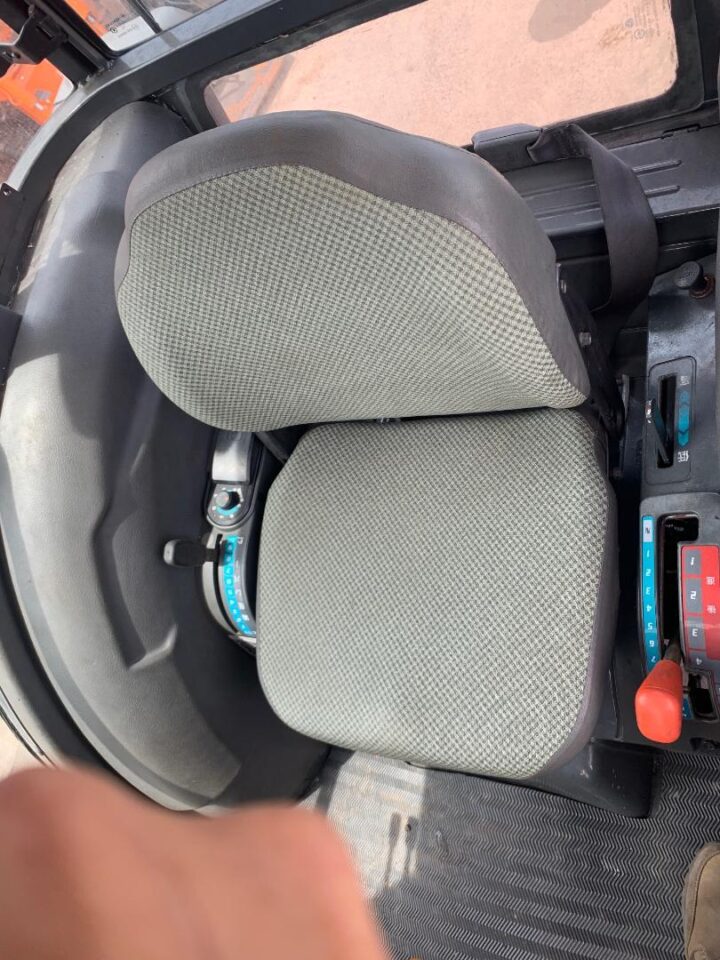 Kubota KL330 with A/C cabin, 34 HP - Image 11