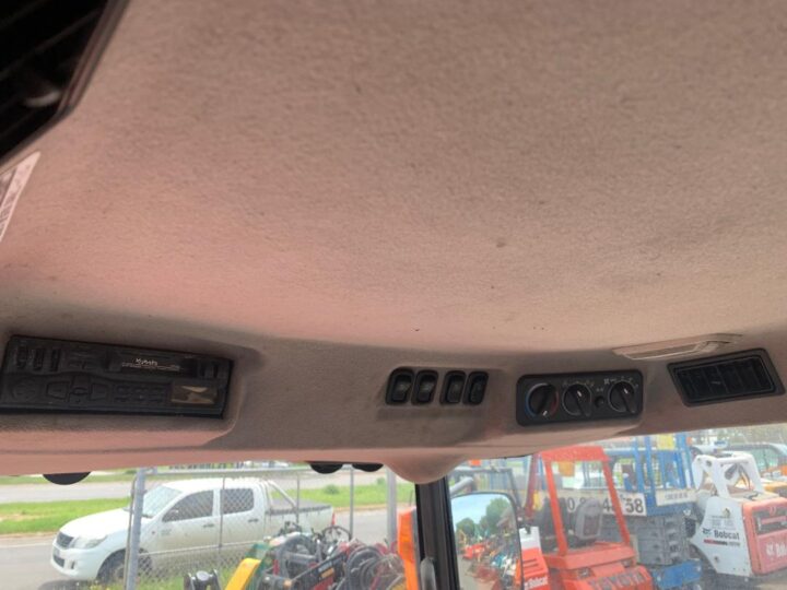 Kubota KL330 with A/C cabin, 34 HP - Image 14