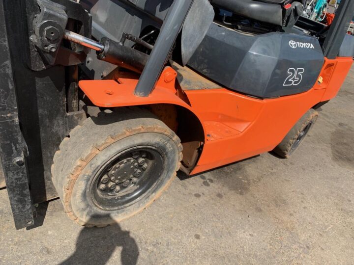 Toyota 62- 7FD25 fork lift - Image 19