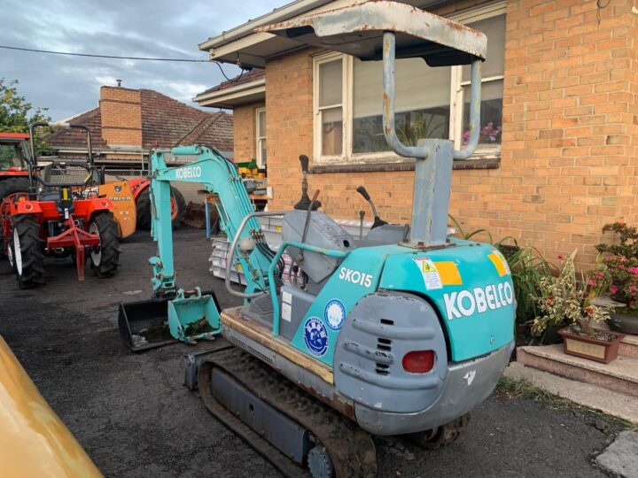 Kobelco SK015