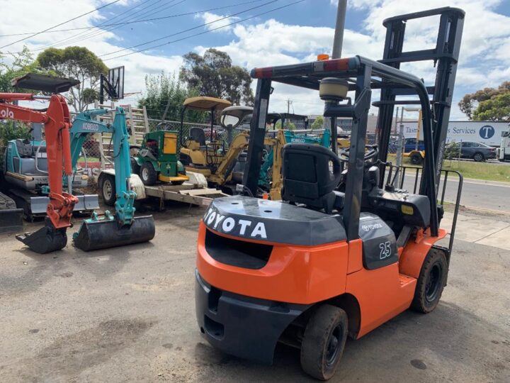Toyota 62- 7FD25 fork lift - Image 8