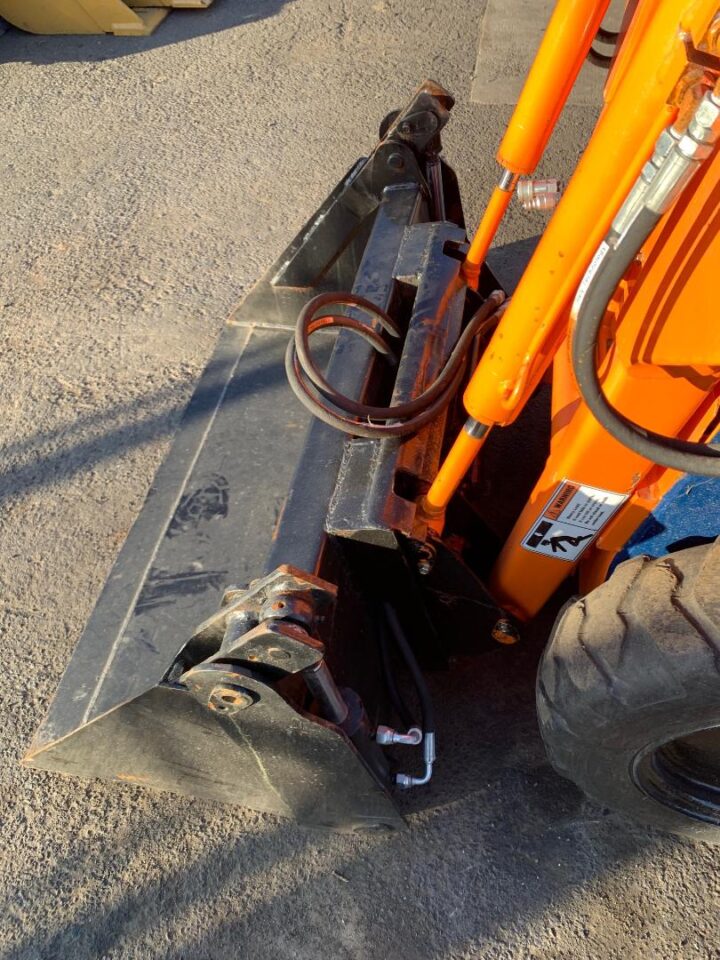 TOYOTA SDK4 SKID STEER LOADER - Image 11