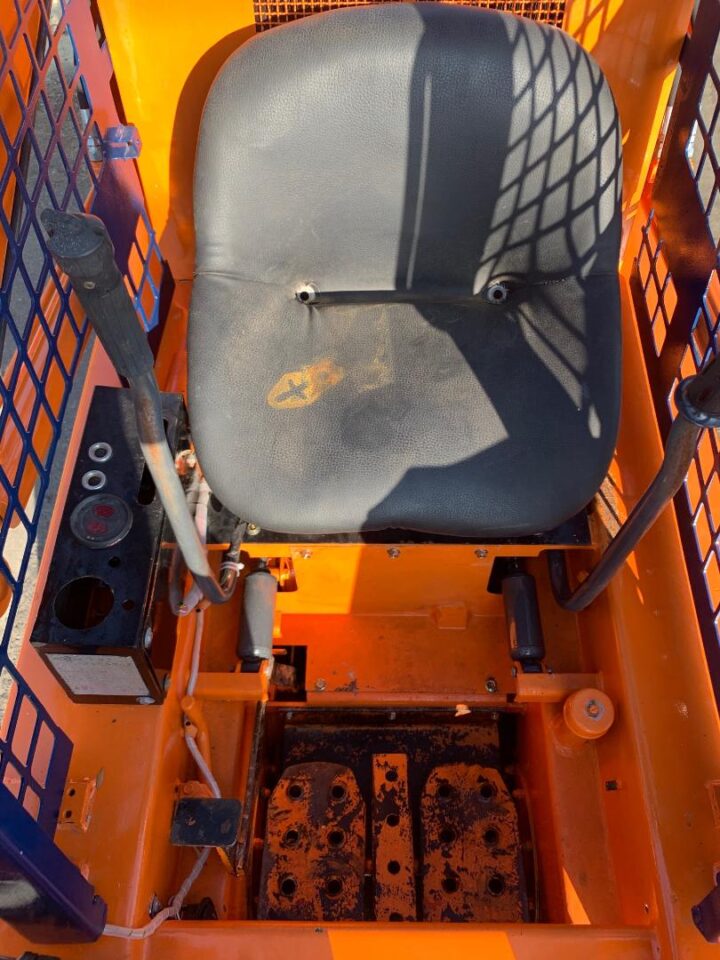 TOYOTA SDK4 SKID STEER LOADER - Image 12