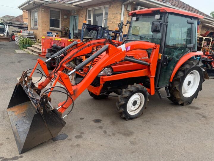 KUBOTA KL280 TRACTOR WITH FEL