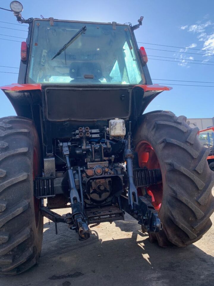 KUBOTA M8200DT TRACTOR WITH CABIN - Image 12