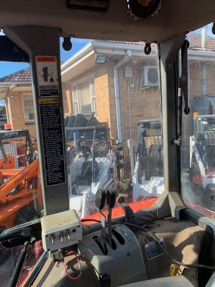 KUBOTA M8200DT TRACTOR WITH CABIN - Image 13