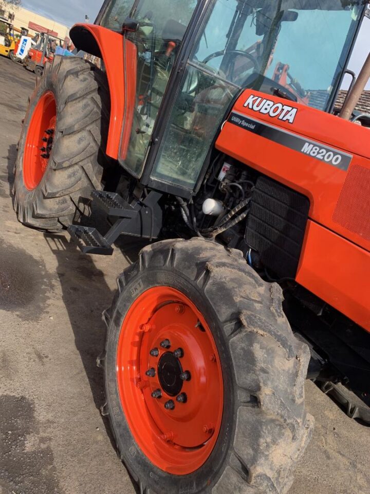 KUBOTA M8200DT TRACTOR WITH CABIN - Image 22