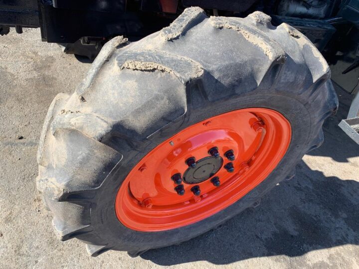 KUBOTA M8200DT TRACTOR WITH CABIN - Image 8