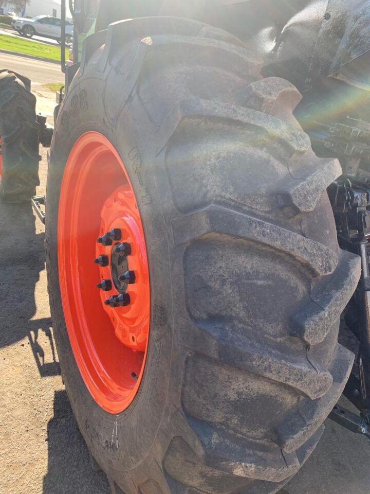 KUBOTA M8200DT TRACTOR WITH CABIN - Image 9