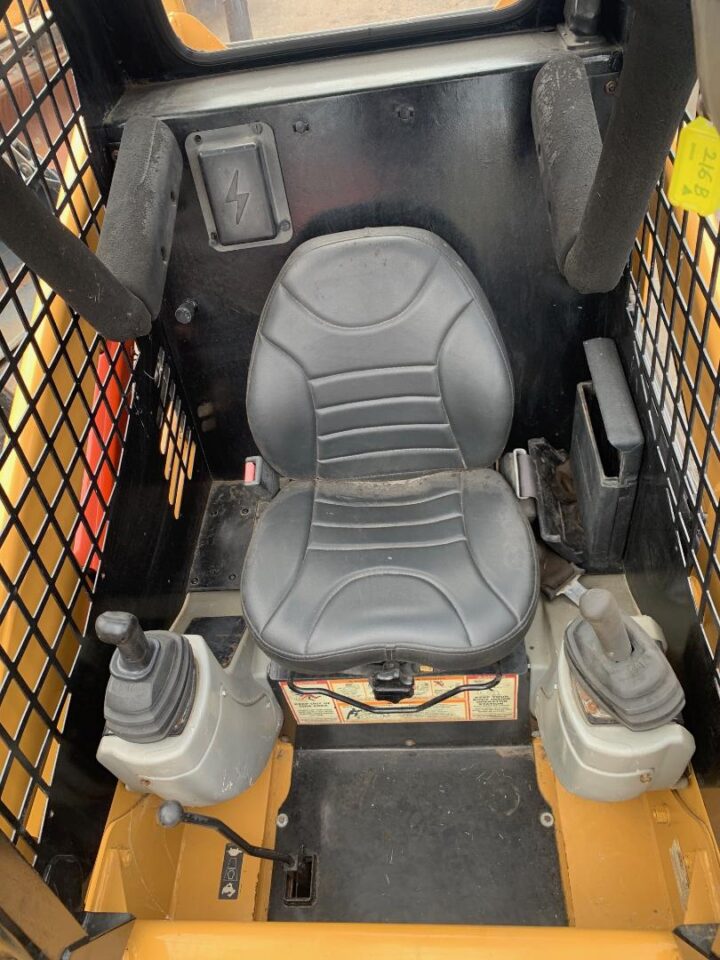 CATERPILAR 216B3 SKID STEER LOADER - Image 10