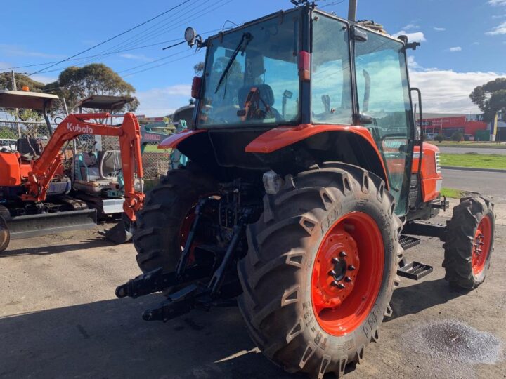 KUBOTA M8200DT TRACTOR WITH CABIN - Image 26