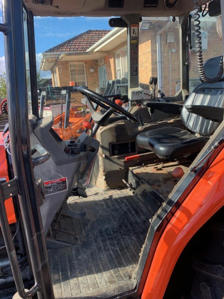 KUBOTA M8200DT TRACTOR WITH CABIN - Image 29
