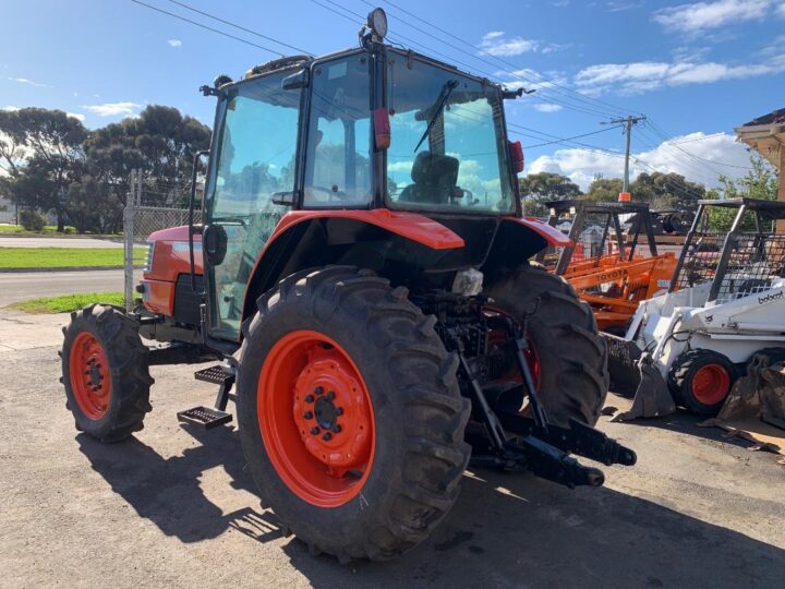 KUBOTA M8200DT TRACTOR WITH CABIN - Image 30