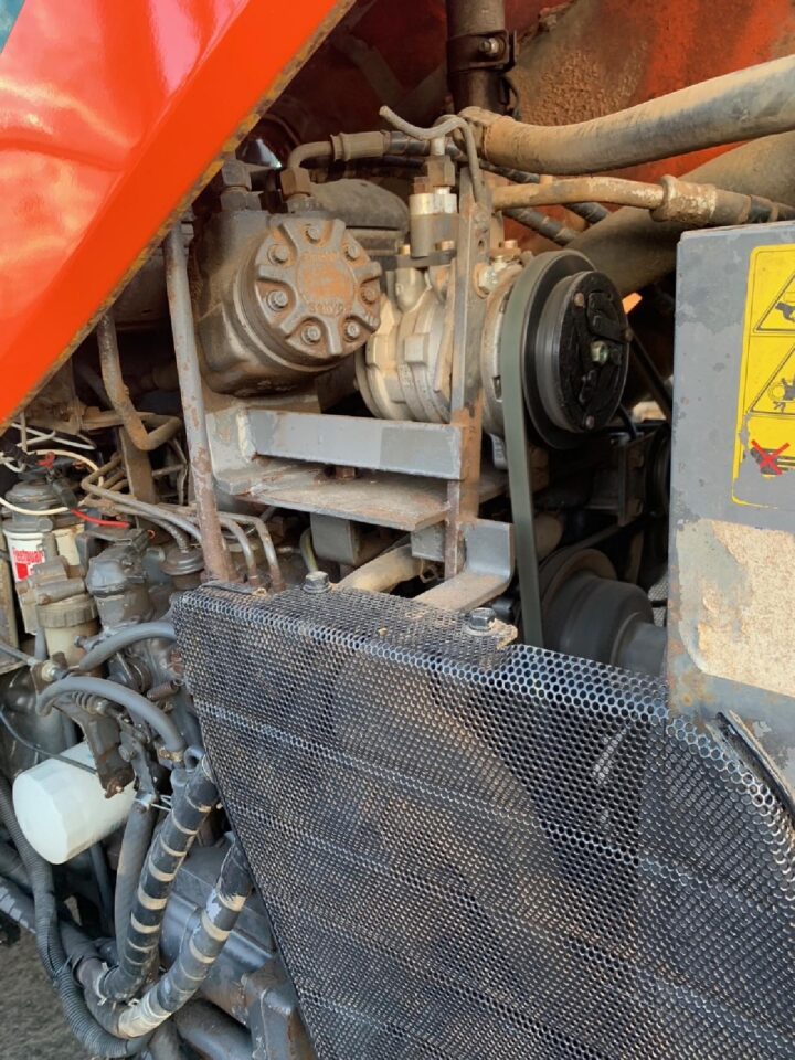 KUBOTA M8200DT TRACTOR WITH CABIN - Image 35