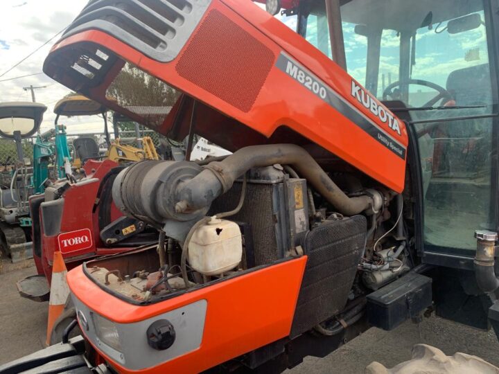KUBOTA M8200DT TRACTOR - Image 15