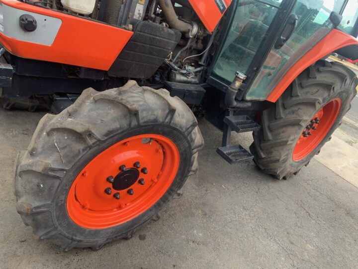 KUBOTA M8200DT TRACTOR - Image 18
