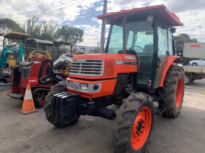 KUBOTA M8200DT TRACTOR - Image 3
