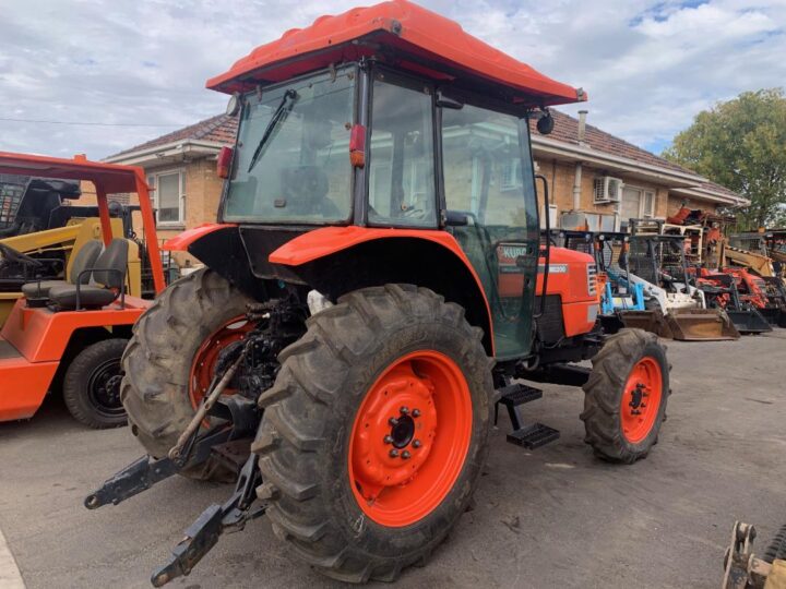 KUBOTA M8200DT TRACTOR - Image 6