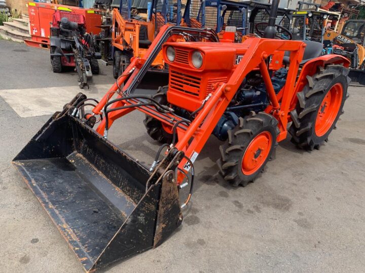KUBOTA L1500 TRACTOR WITH FEL - Image 14