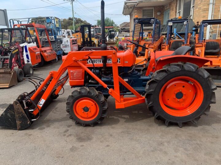 KUBOTA L1500 TRACTOR WITH FEL
