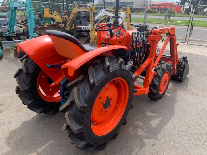 KUBOTA L1500 TRACTOR WITH FEL - Image 10