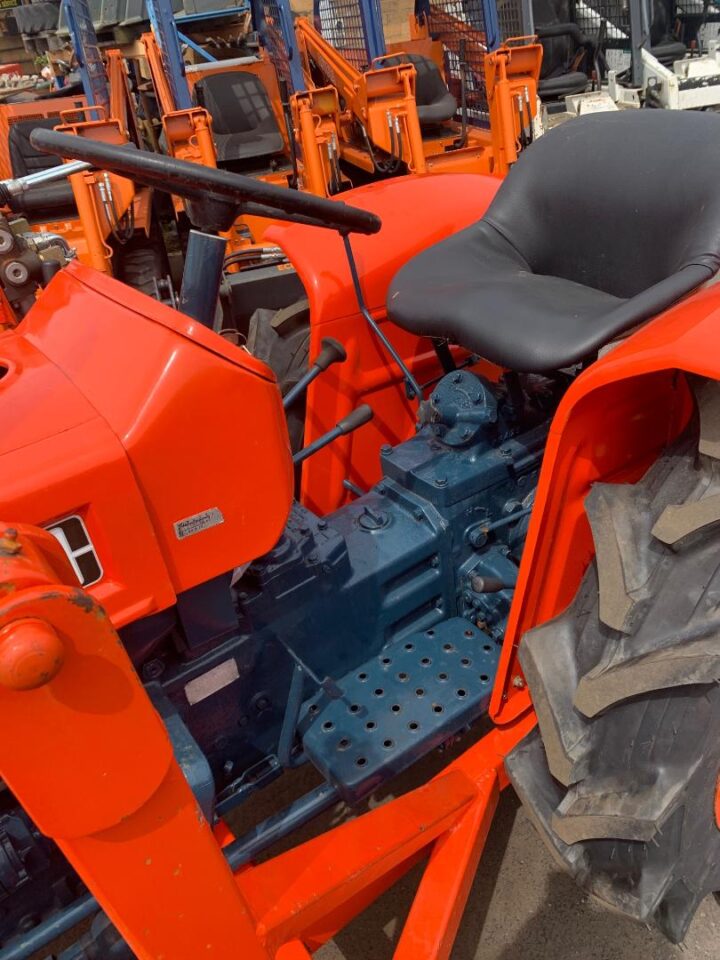 KUBOTA L1500 TRACTOR WITH FEL - Image 6