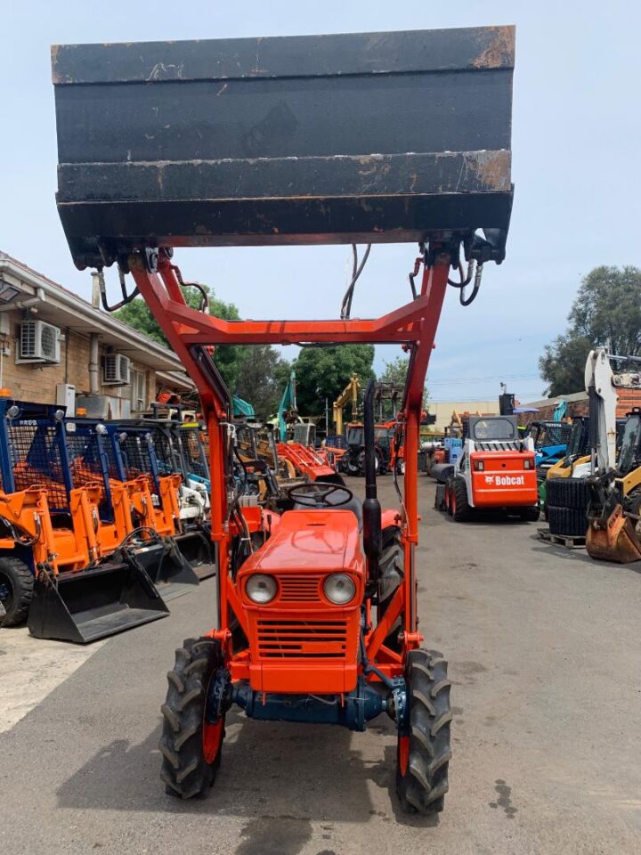 KUBOTA L1500 TRACTOR WITH FEL - Image 23