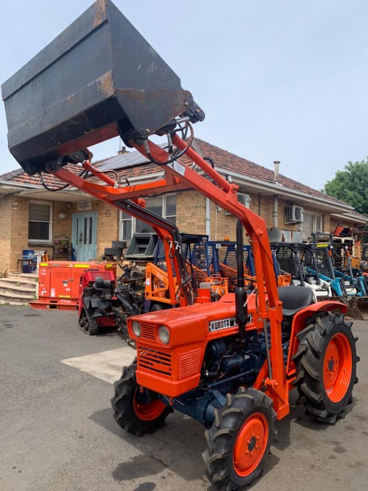 KUBOTA L1500 TRACTOR WITH FEL - Image 18