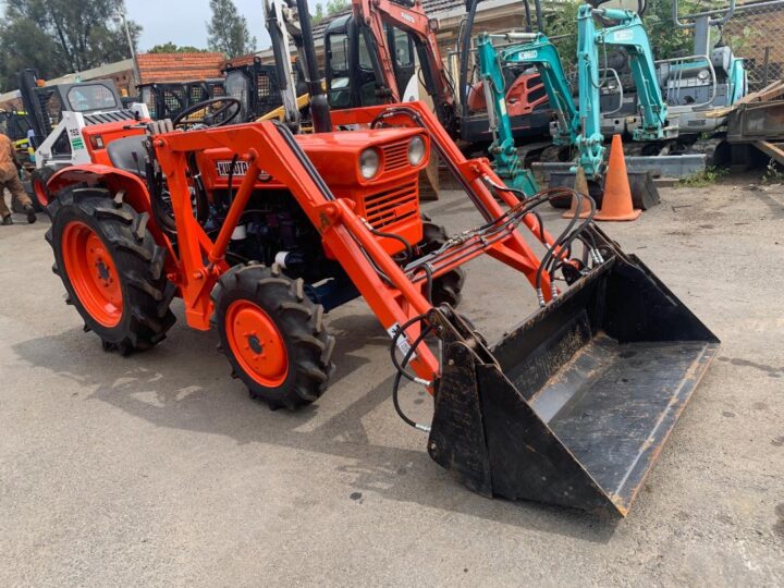 KUBOTA L1500 TRACTOR WITH FEL - Image 16