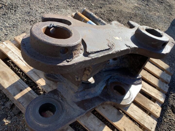 ECH HYDRAULIC HITCH - Image 5