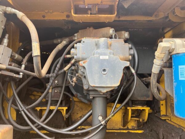 KOMATSU PC 300LC-8 EXCAVATOR - Image 8