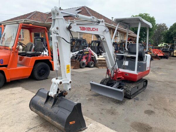 TAKEUCHI TB016 MINI EXCAVATOR - Image 9