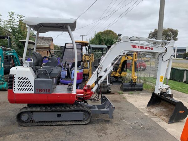 TAKEUCHI TB016 MINI EXCAVATOR