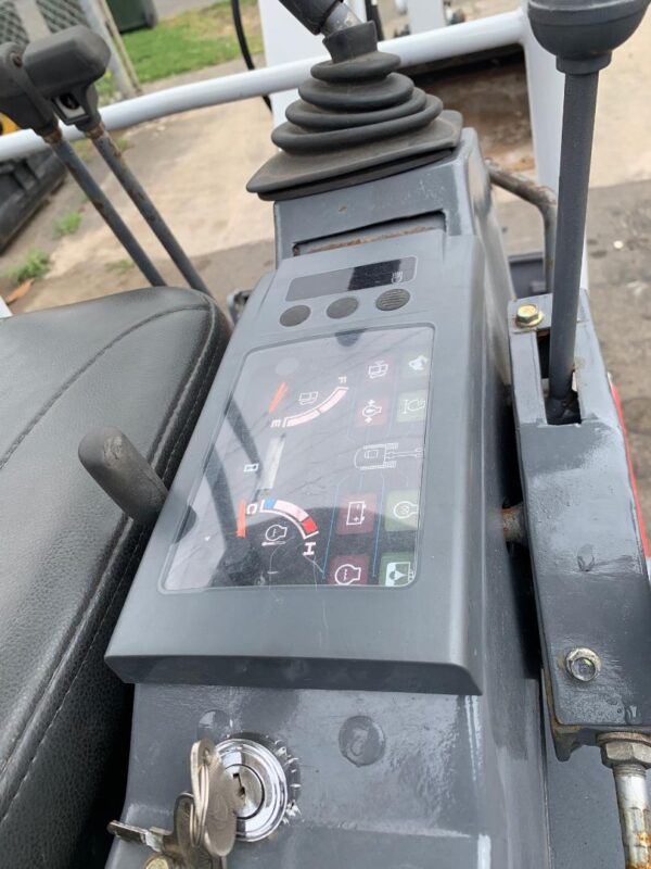 TAKEUCHI TB016 MINI EXCAVATOR - Image 3